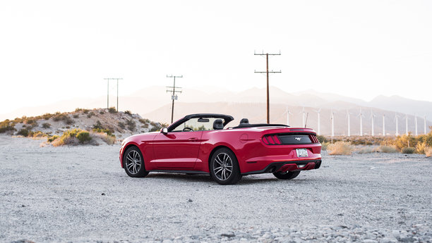 Sixt Ford Mustang červený