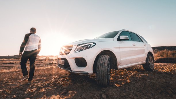 Sixt Mercedes-Benz GLE bílý na pláži
