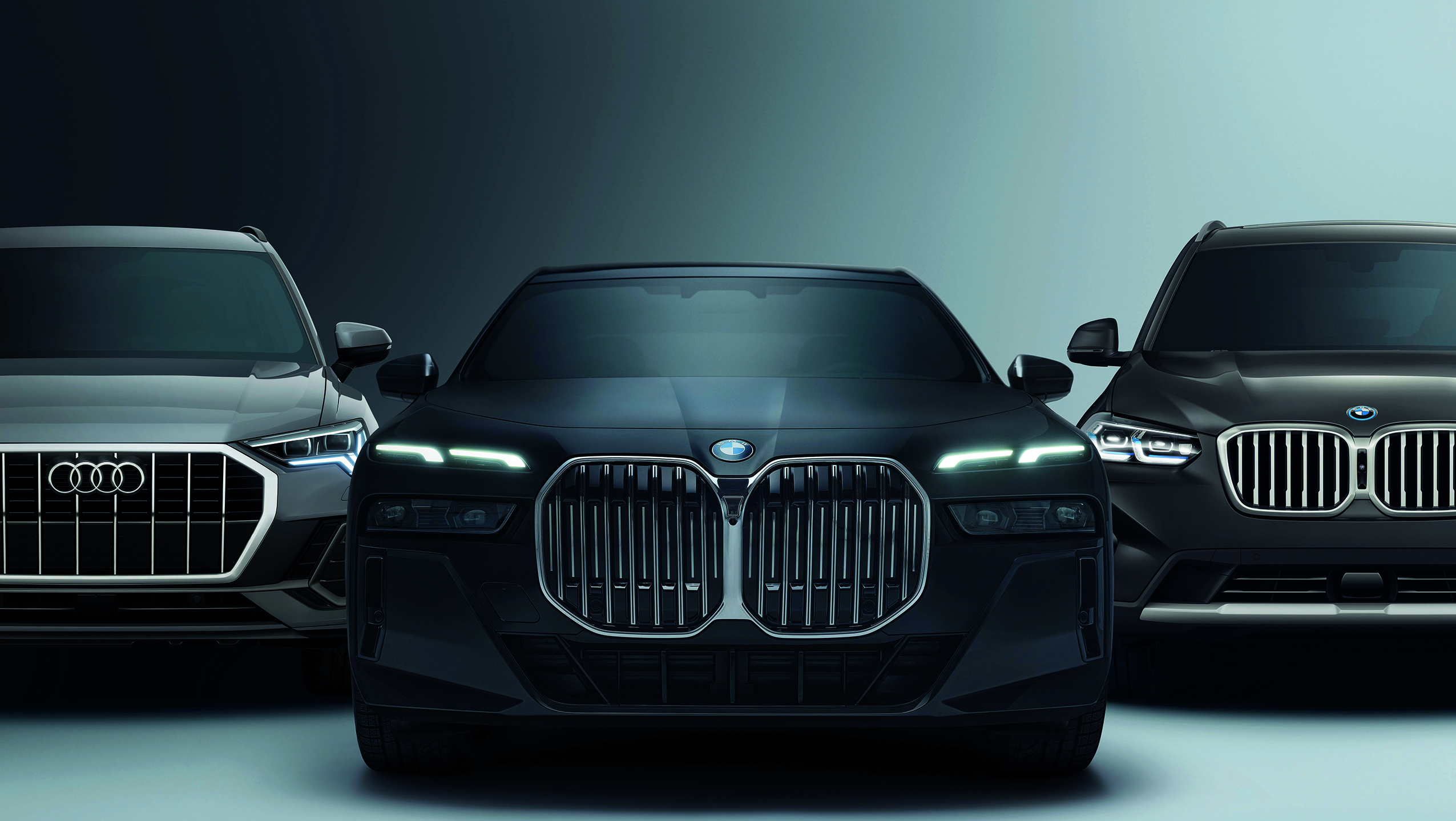 https://www.sixt.cz/User_Files/contenttemplateeditor/67c47bc950fc3SIXT_BMW7er_AudiQ3_BMWX3_CMYK_Template_Voucher_DINA4_HF_2551x1439.jpg
