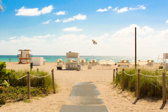 https://www.sixt.cz/User_Files/contenttemplateeditor/68270b73b8bc6sixt-miami-2.webp