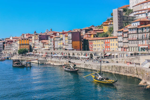 https://www.sixt.cz/User_Files/contenttemplateeditor/682b4be7efd9asixt-porto.webp