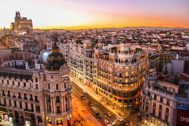 https://www.sixt.cz/User_Files/contenttemplateeditor/682b5c96081bcsixt-madrid.webp