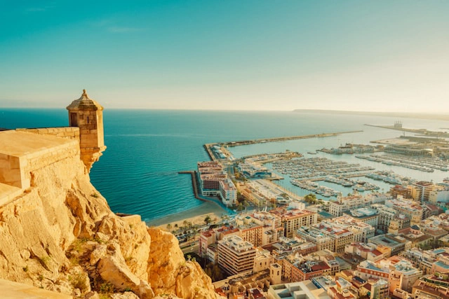 https://www.sixt.cz/User_Files/contenttemplateeditor/682ef16f58105sixt-alicante.webp