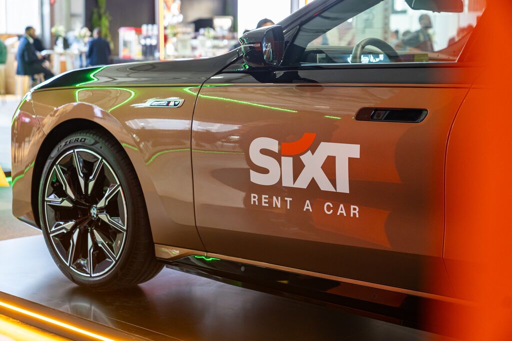 https://www.sixt.cz/User_Files/contenttemplateeditor/6a0dba5042a1dMedium-SA_booth_design_Mobility_Live_10-2025_05.jpg